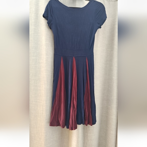 Navy blue dress with red inserts by Gilli. Size small - Picture 2 of 5